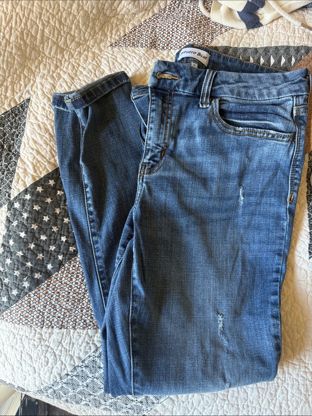 Avenue Blue Women’s Cropped Stretch Jeans — Mid Blue